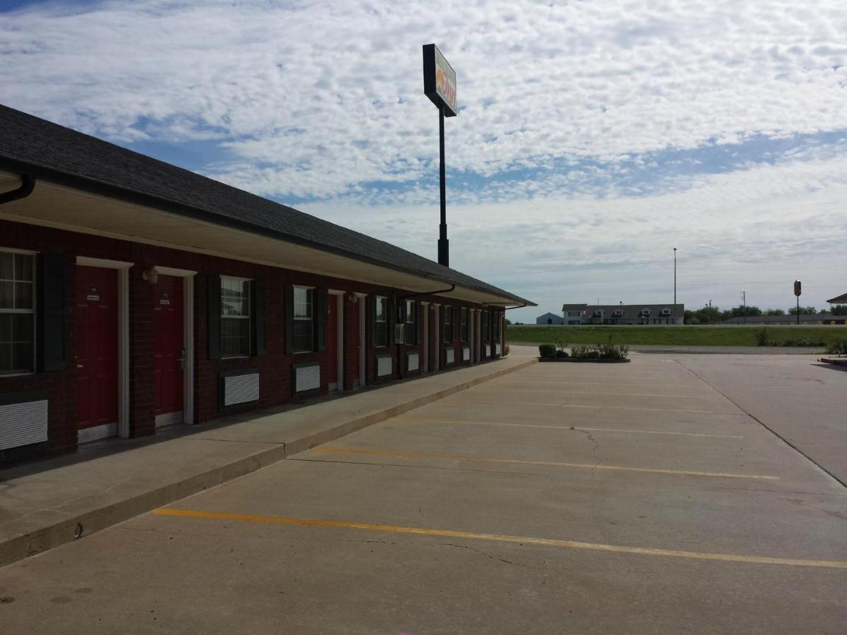 Green Country Inn Henryetta Exterior photo